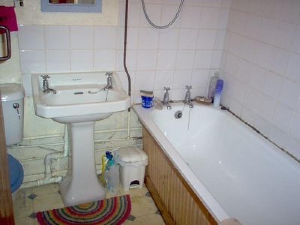 bathroom_4.jpg